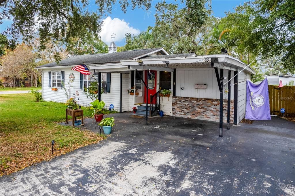 6108 ANNA AVE GIBSONTON, FL 33534