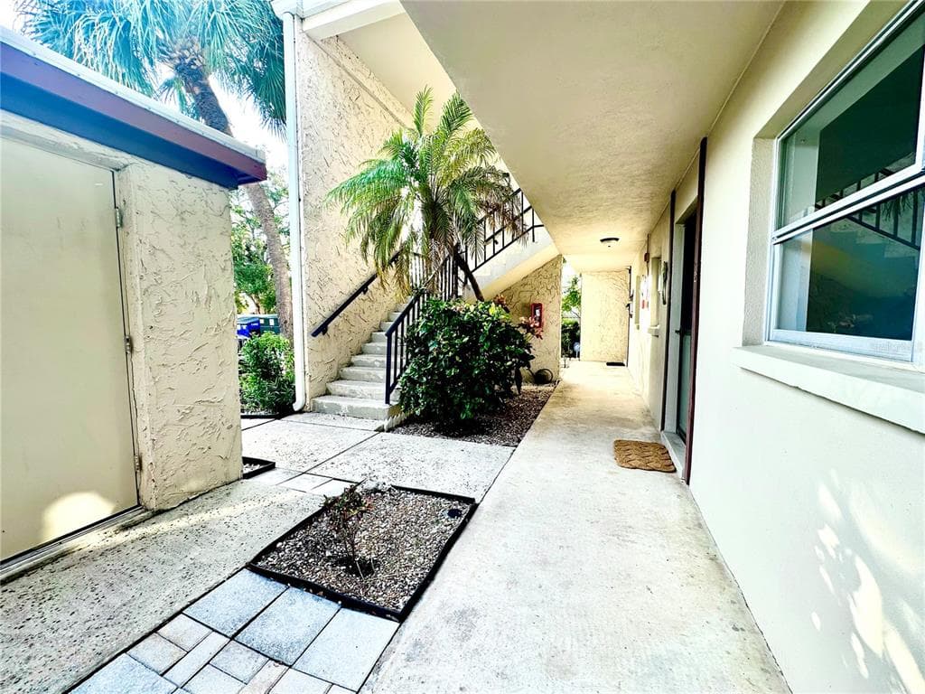 2750 E BAY DRIVE UNIT 2E LARGO, FL 33771