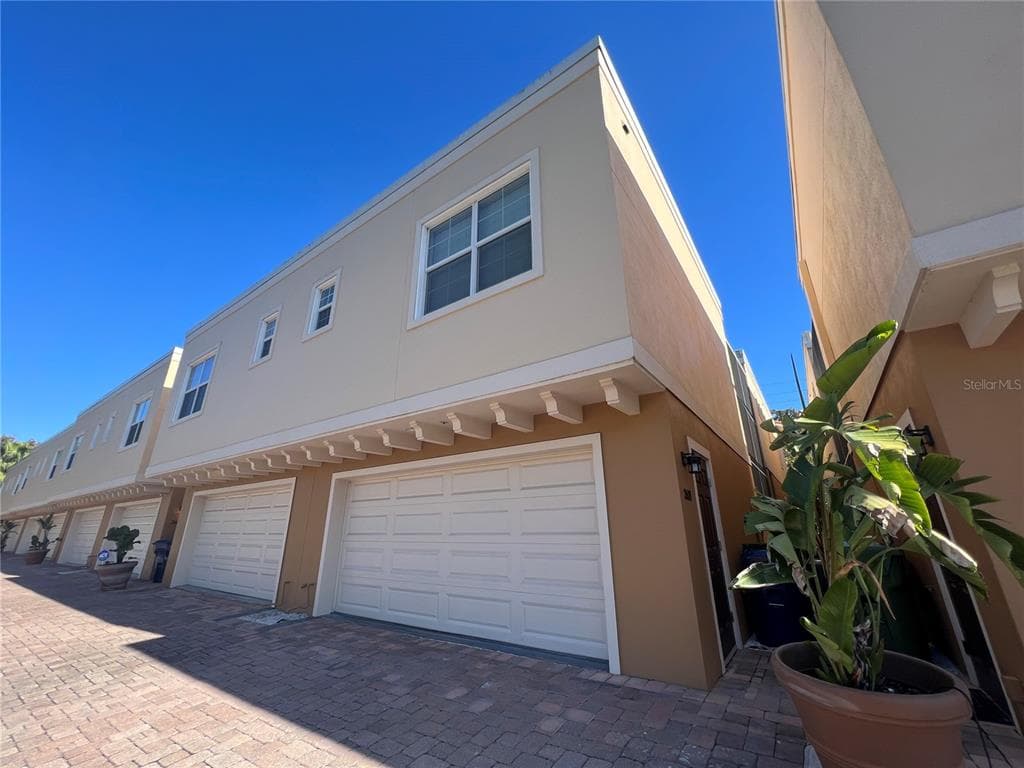 3621 S MACDILL AVENUE TAMPA, FL 33629