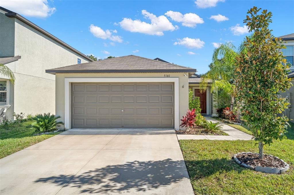 5161 WHITE CHICORY DRIVE APOLLO BEACH, FL 33572