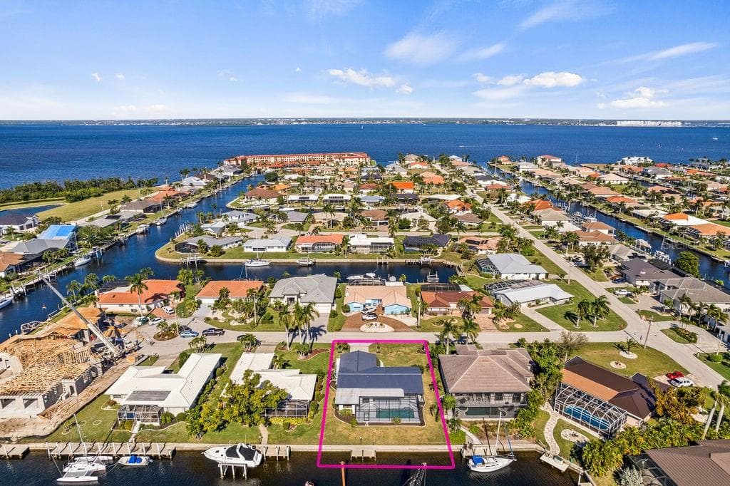 2735 LUNA COURT PUNTA GORDA, FL 33950