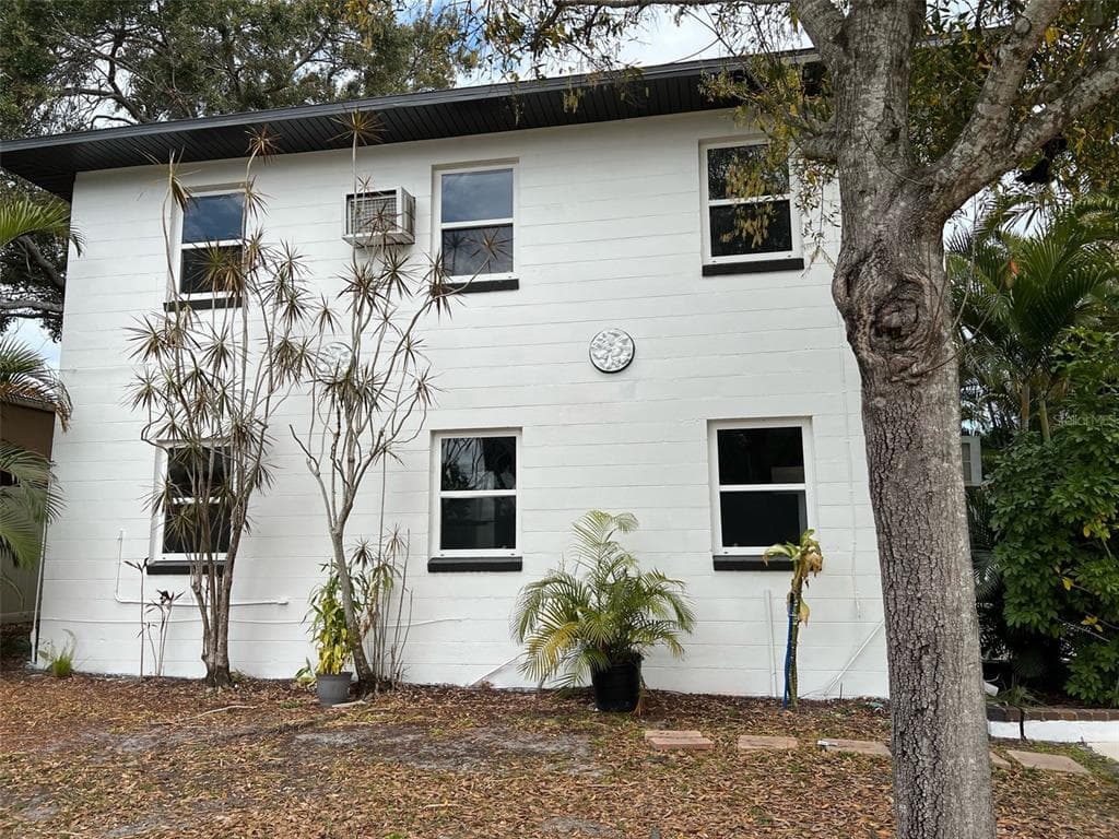 327 26TH AVENUE N ST PETERSBURG, FL 33704