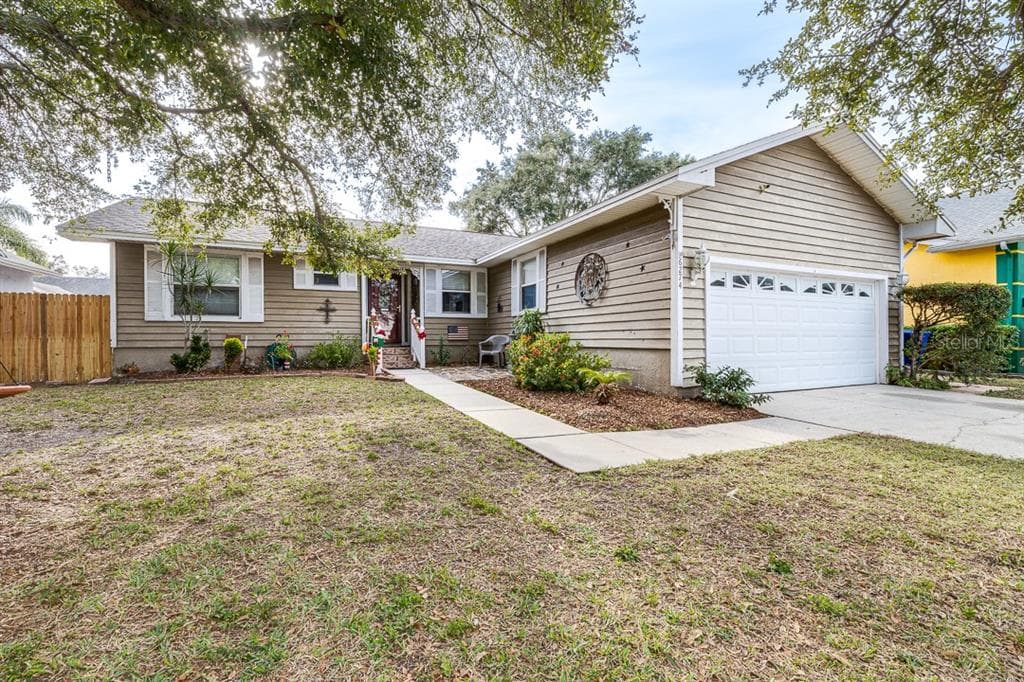 6274 FALLINGLEAF COURT N PINELLAS PARK, FL 33782