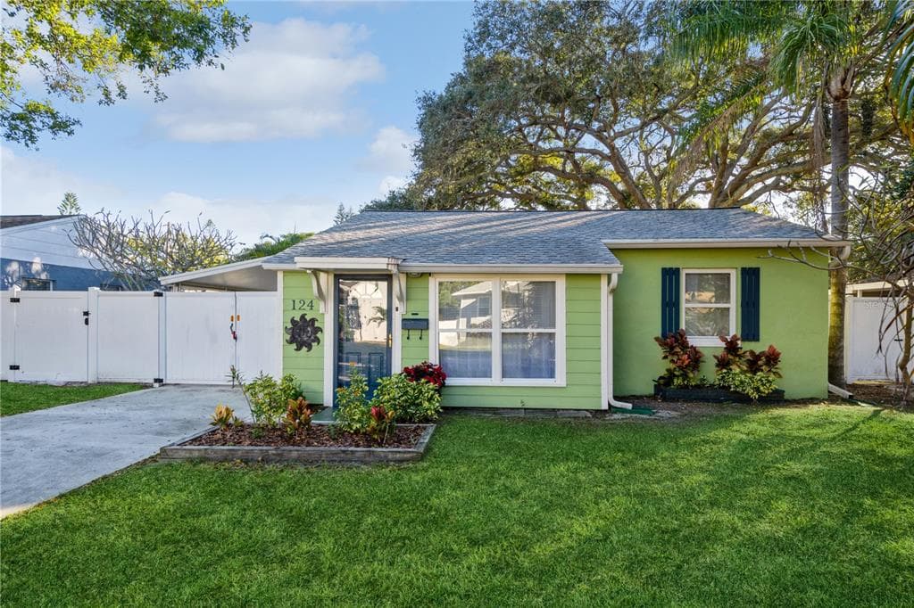 124 42ND AVENUE NE ST PETERSBURG, FL 33703
