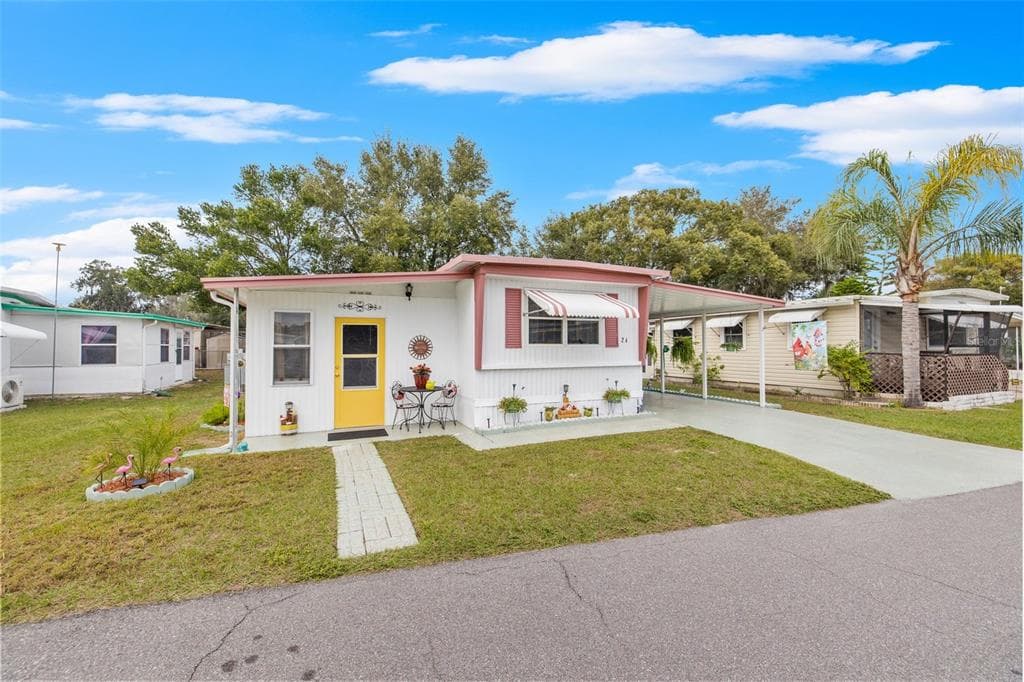 38527 WINDFLOWER AVENUE ZEPHYRHILLS, FL 33542