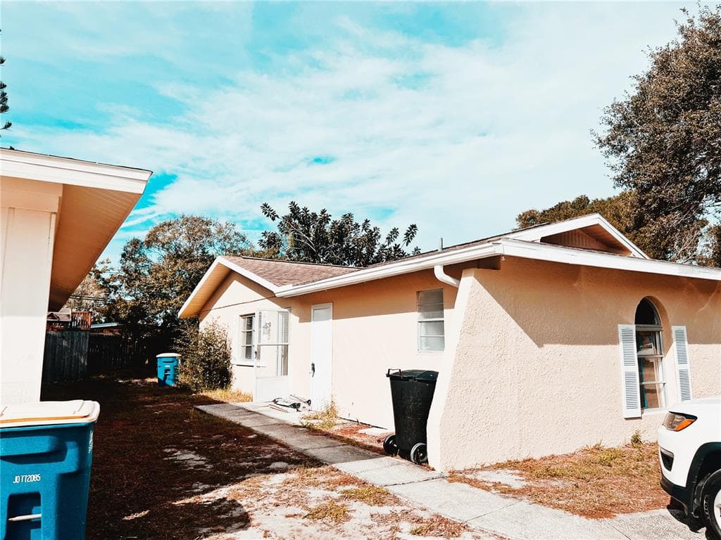 1116 AMBLE LANE CLEARWATER, FL 33755