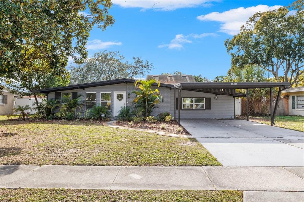 3706 W WALLACE AVENUE TAMPA, FL 33611