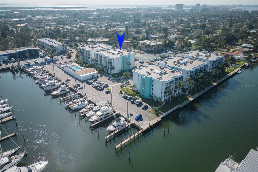 4908 38TH WAY S UNIT 305 ST PETERSBURG, FL 33711