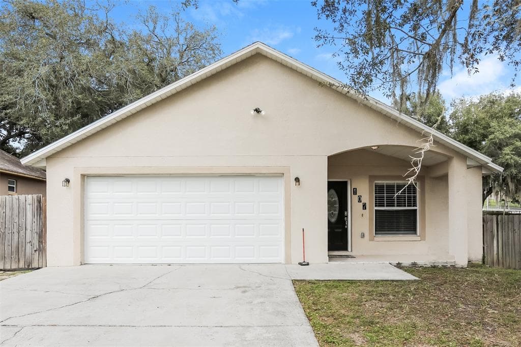 107 W CLEVELAND STREET APOPKA, FL 32703