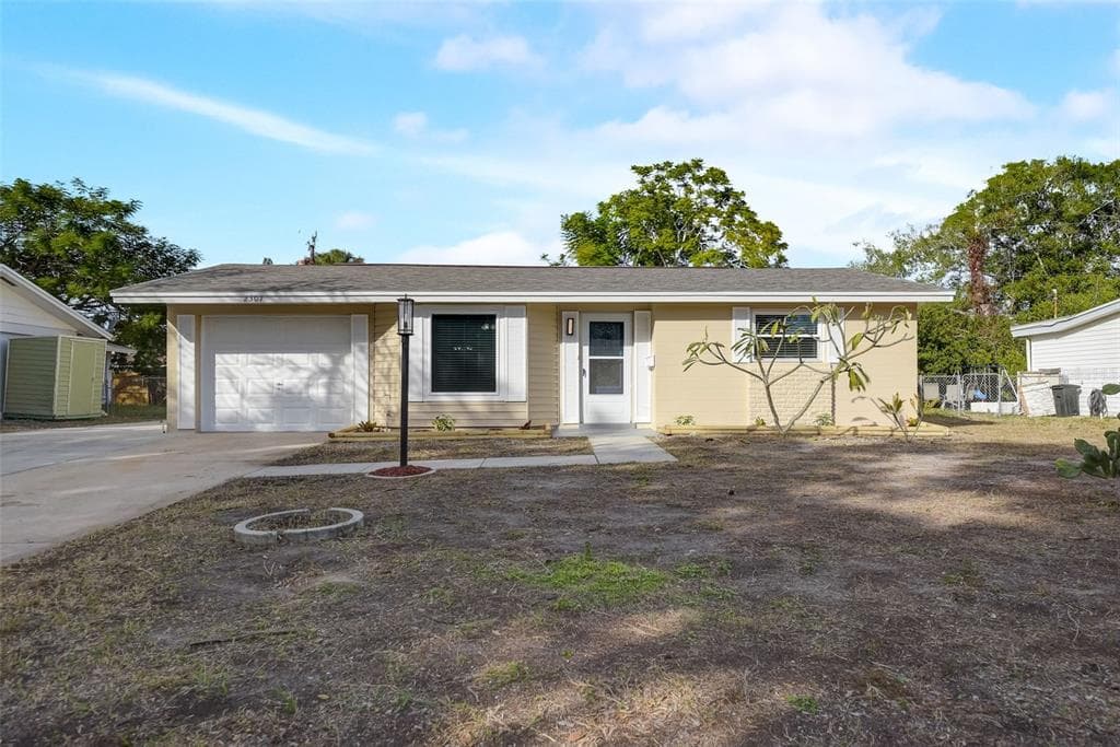 2307 CLARK AVENUE BRADENTON, FL 34207