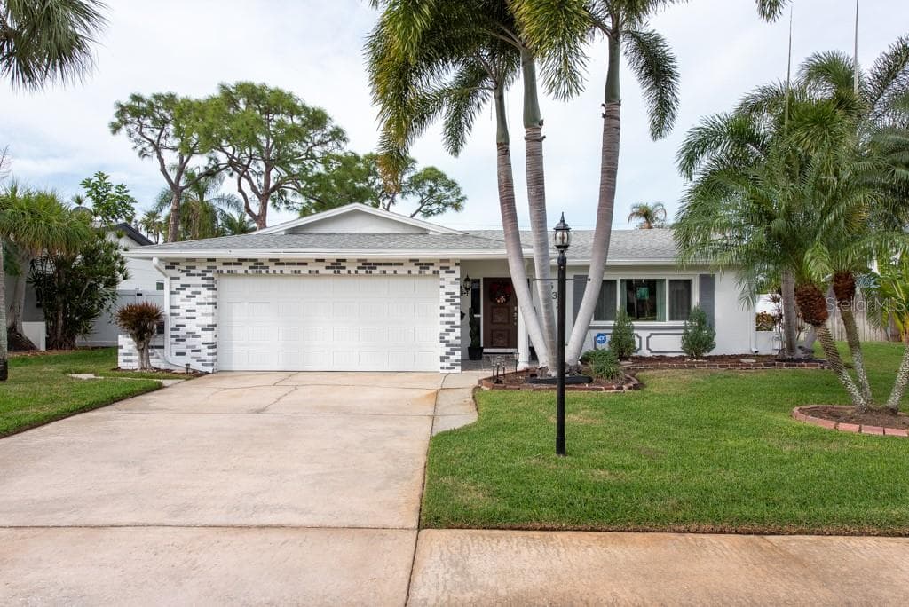 6322 BAYOU GRANDE BOULEVARD NE ST PETERSBURG, FL 33702