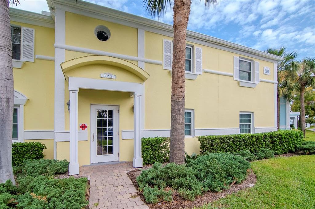 123 SEAHORSE DRIVE SE UNIT A ST PETERSBURG, FL 33705