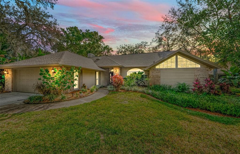 8804 WHISPERING OAKS TRAIL