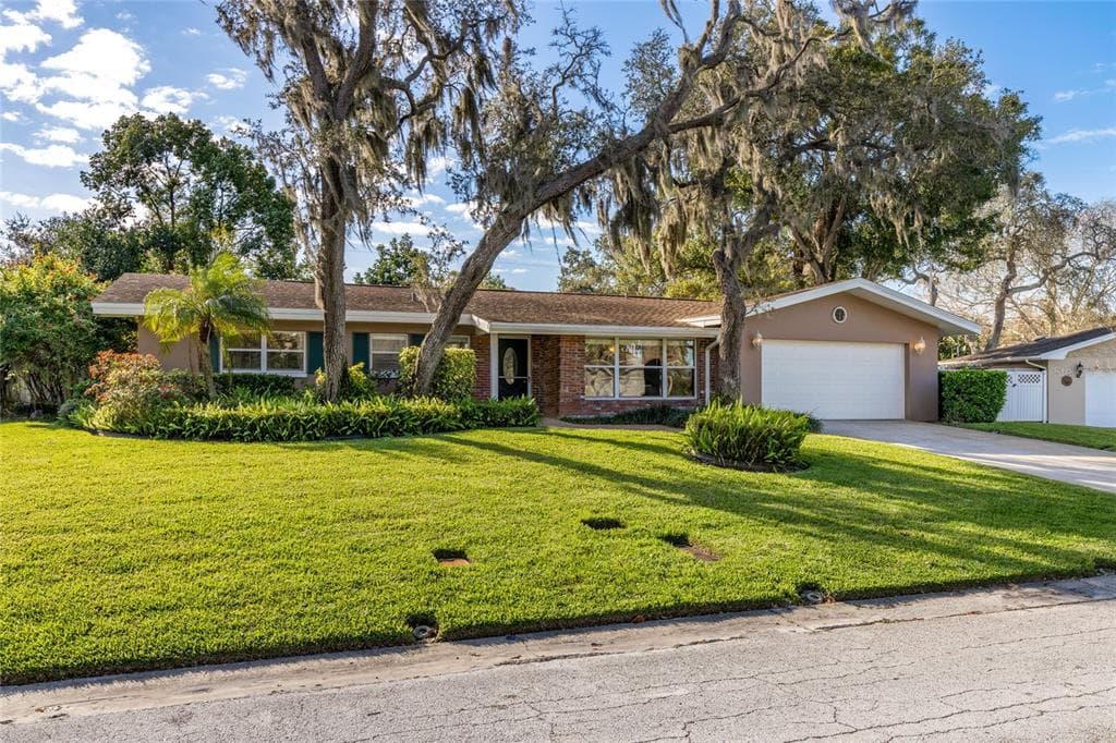 1115 FAIRWAY DR DUNEDIN, FL 34698