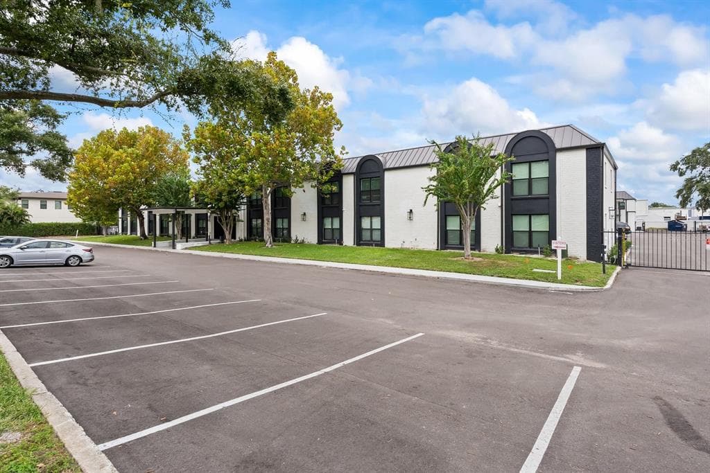 3909 W CLEVELAND STREET UNIT 102 TAMPA, FL 33609