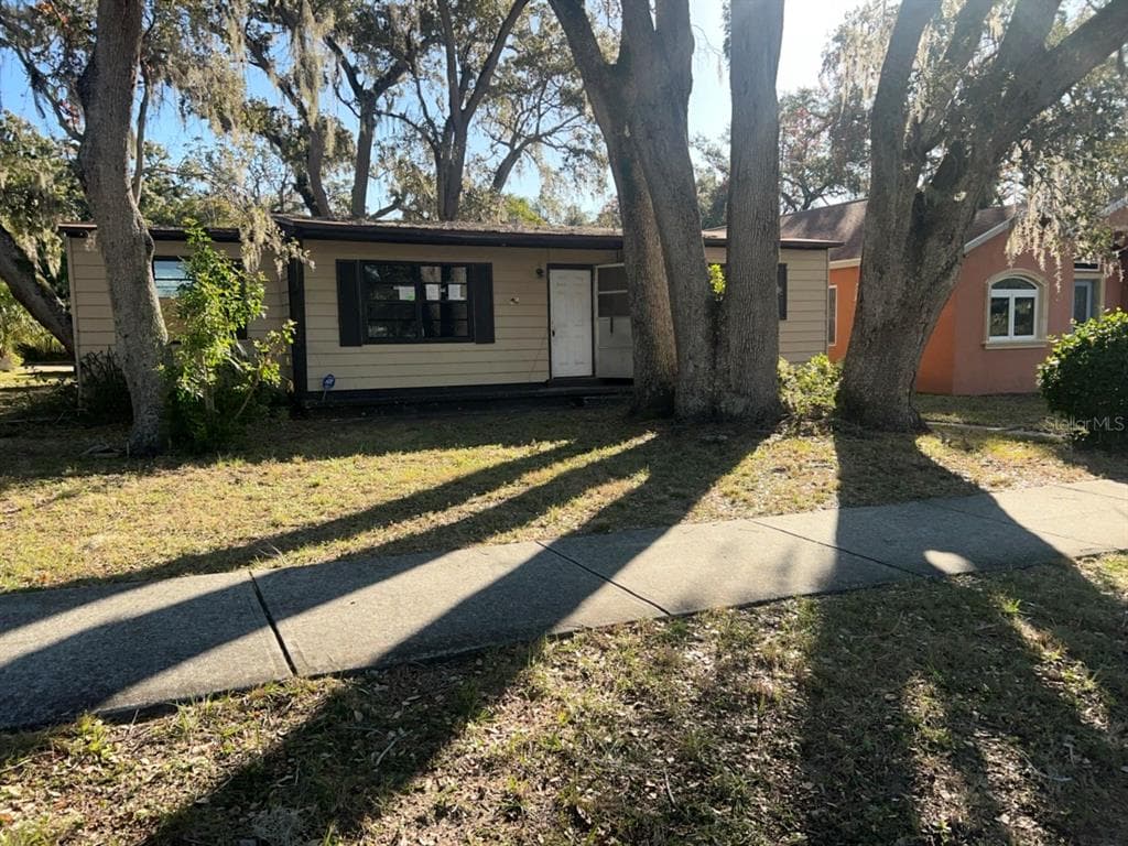 2300 23RD STREET S ST PETERSBURG, FL 33712