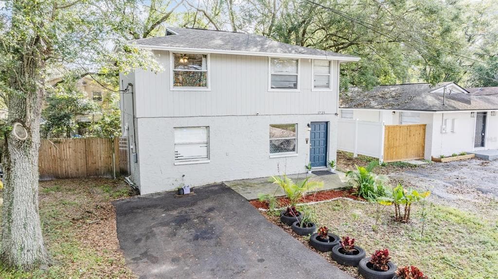 1725 E IDELL STREET TAMPA, FL 33604