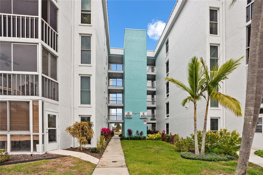 4900 38TH WAY S UNIT 505 ST PETERSBURG, FL 33711