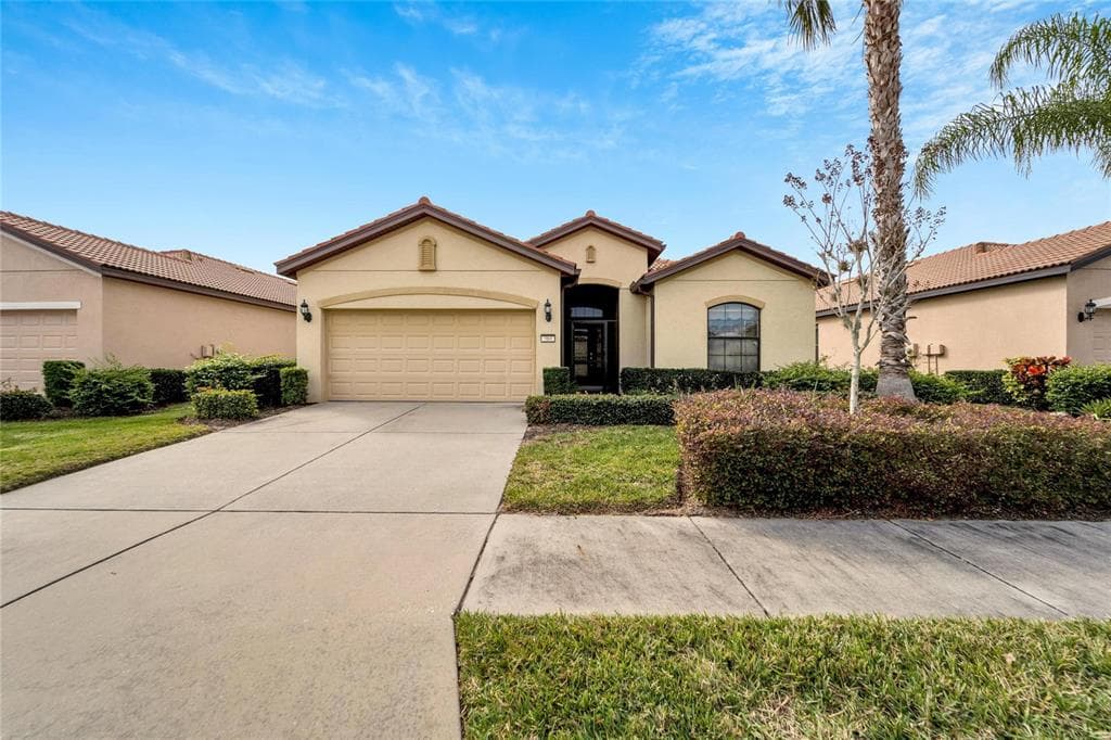 364 CEDAR FALLS DRIVE APOLLO BEACH, FL 33572