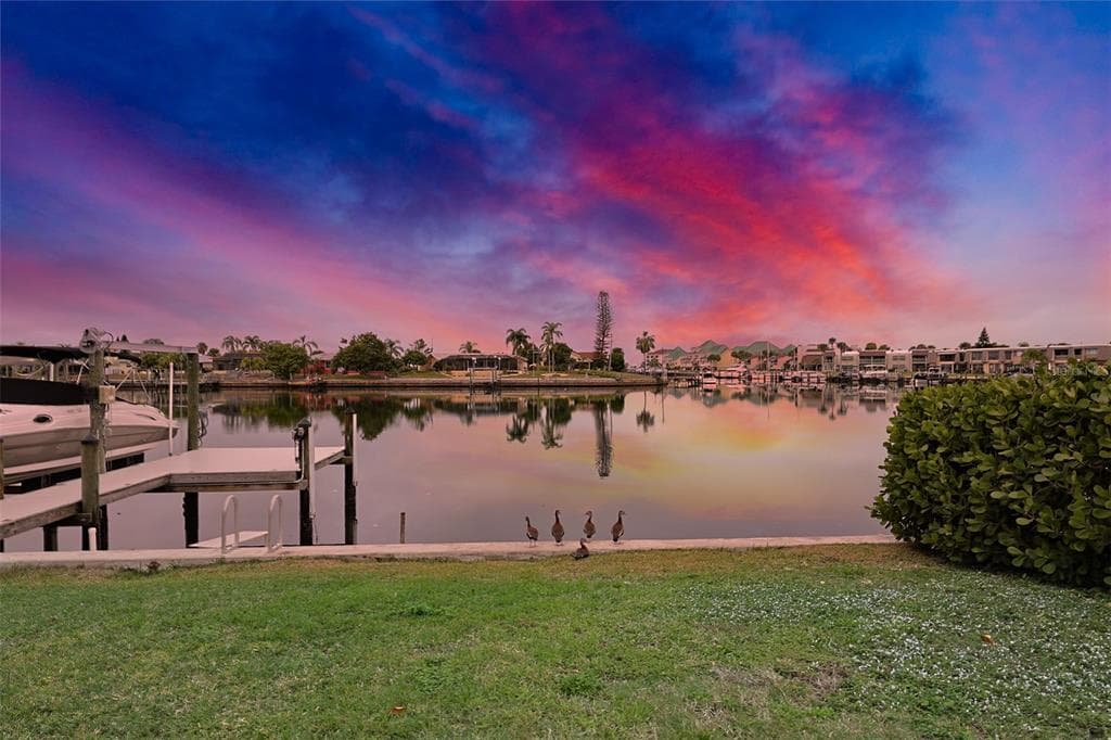 6436 LAKE SUNRISE DRIVE APOLLO BEACH, FL 33572