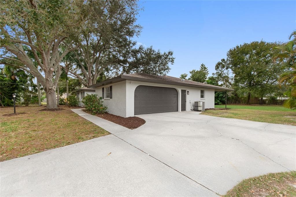 7708 HERMITAGE CIRCLE SARASOTA, FL 34243