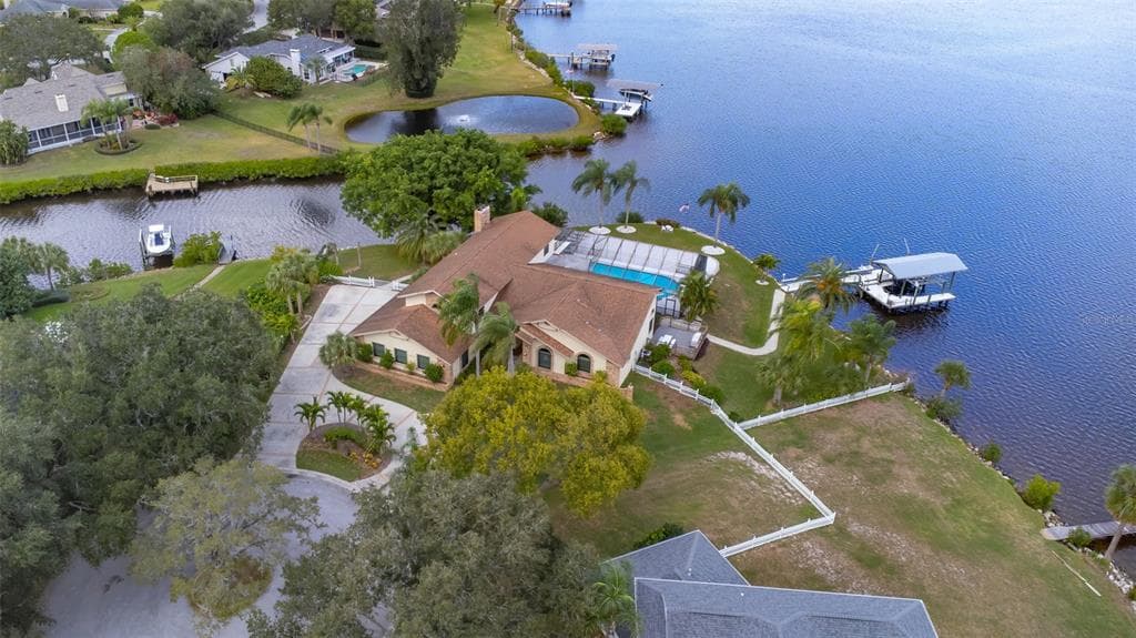 1589 MARY LANE TARPON SPRINGS, FL 34689