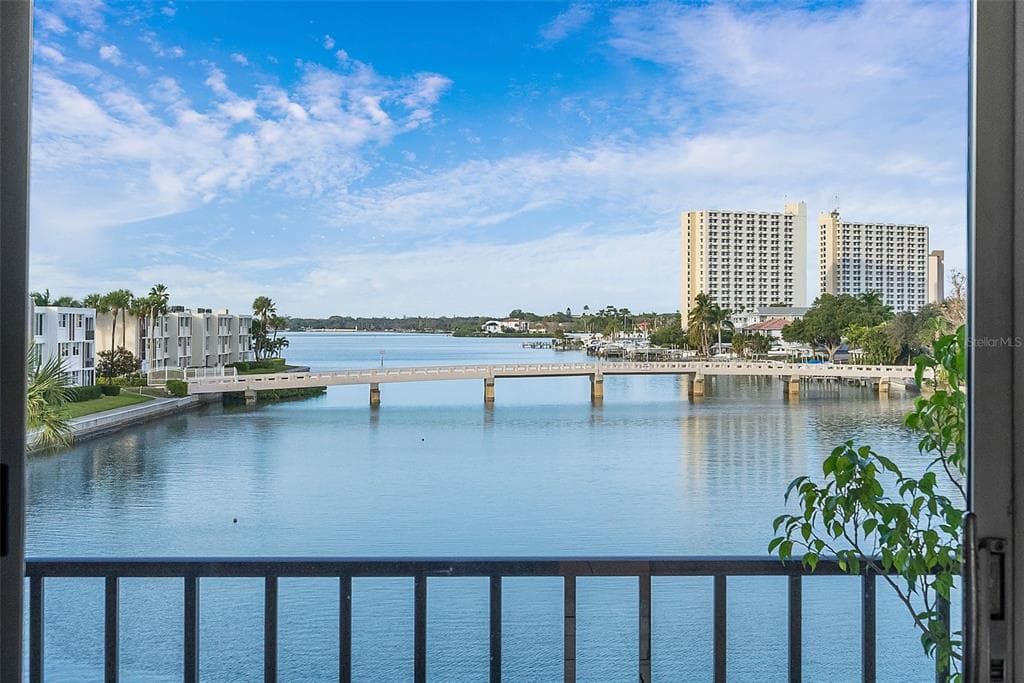 7401 BAY ISLAND DRIVE S UNIT 335 SOUTH PASADENA, FL 33707