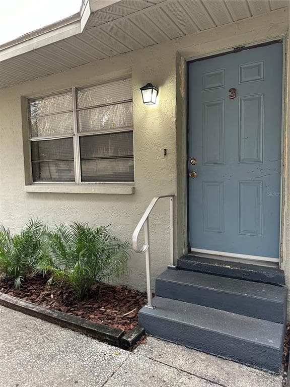 1033 APOLLO BEACH BOULEVARD UNIT E APOLLO BEACH, FL 33572