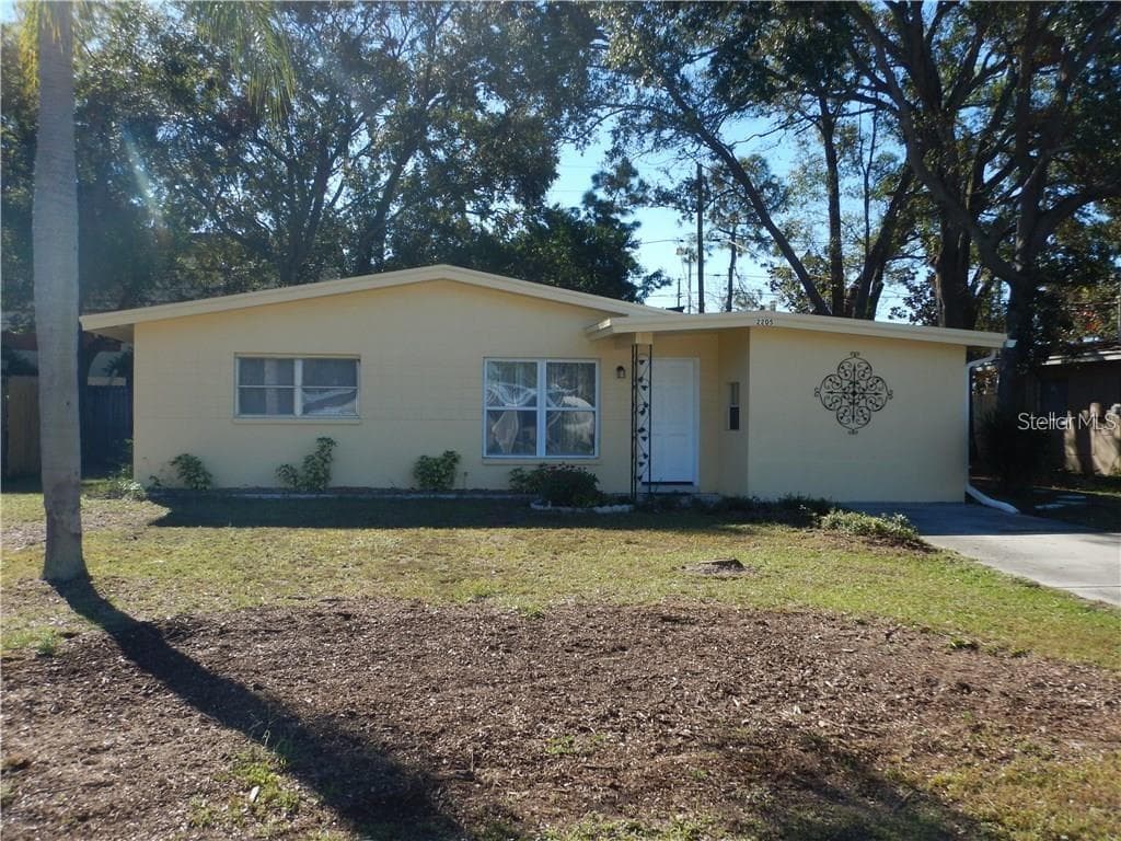 2205 EUCLID CIRCLE S CLEARWATER, FL 33764