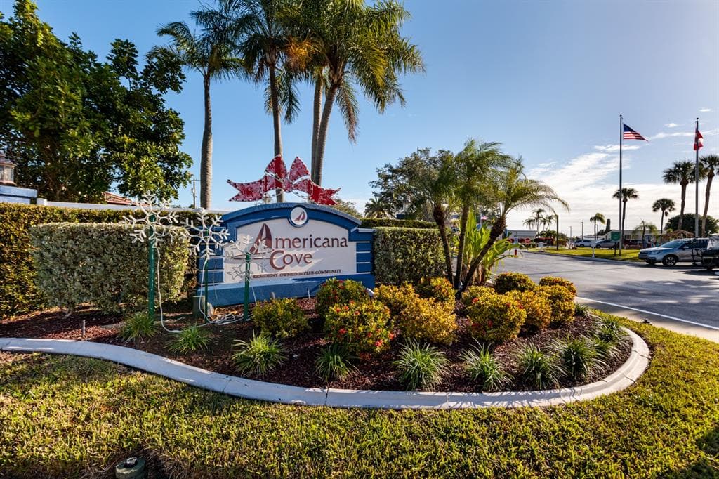 356 MOUNT SAXON AVENUE NE UNIT 317 ST PETERSBURG, FL 33702