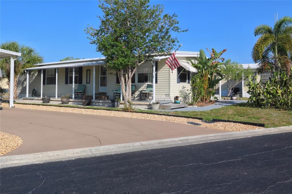 112 W SAINT JOHNS WAY APOLLO BEACH, FL 33572