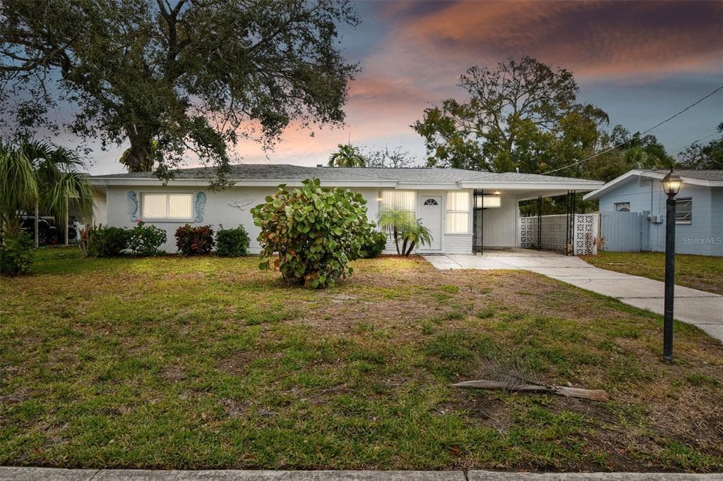 205 22ND STREET NE BRADENTON, FL 34208