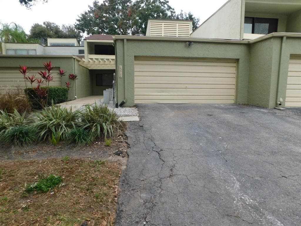13504 PALMWOOD LANE UNIT 13504 TAMPA, FL 33618
