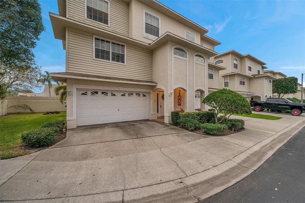8174 EAGLES PARK DRIVE ST PETERSBURG, FL 33709