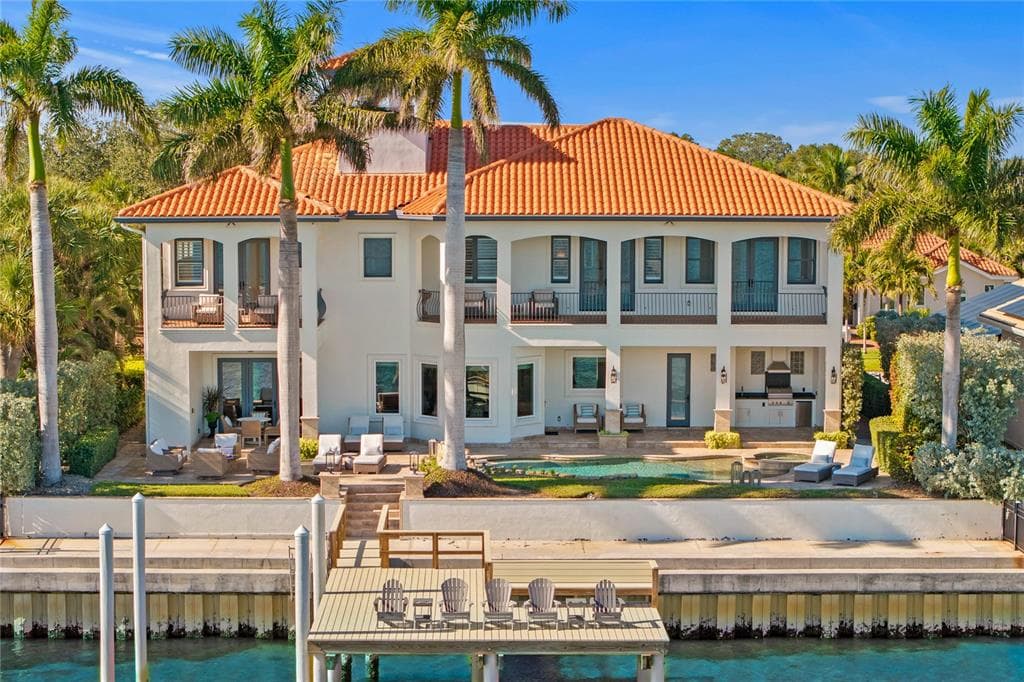 2030 CAROLINA AVENUE NE ST PETERSBURG, FL 33703