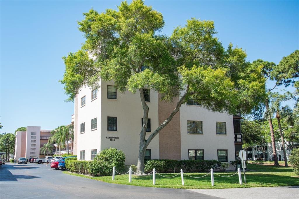 5980 80TH STREET N UNIT 103 ST PETERSBURG, FL 33709