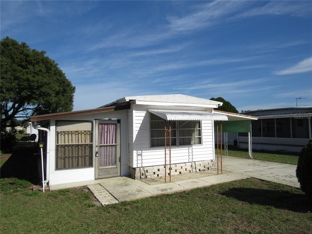 37145 LOIS AVENUE ZEPHYRHILLS, FL 33542