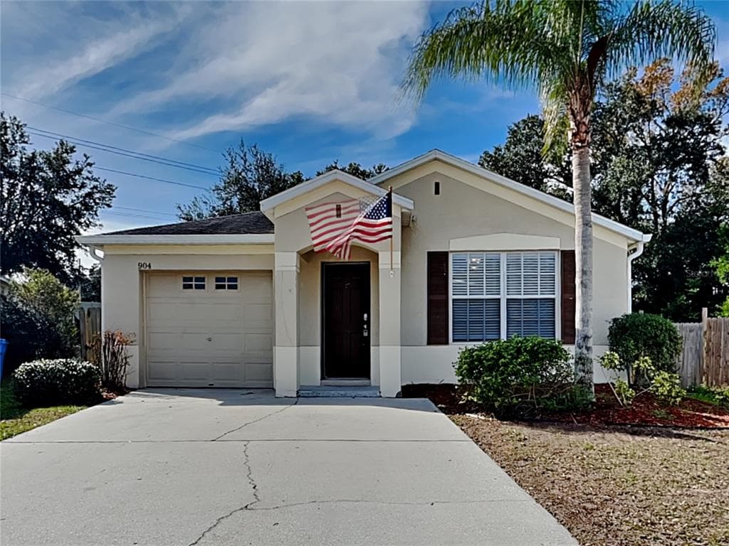 904 LAKE SHORE DRIVE LAKE PARK, FL 33403