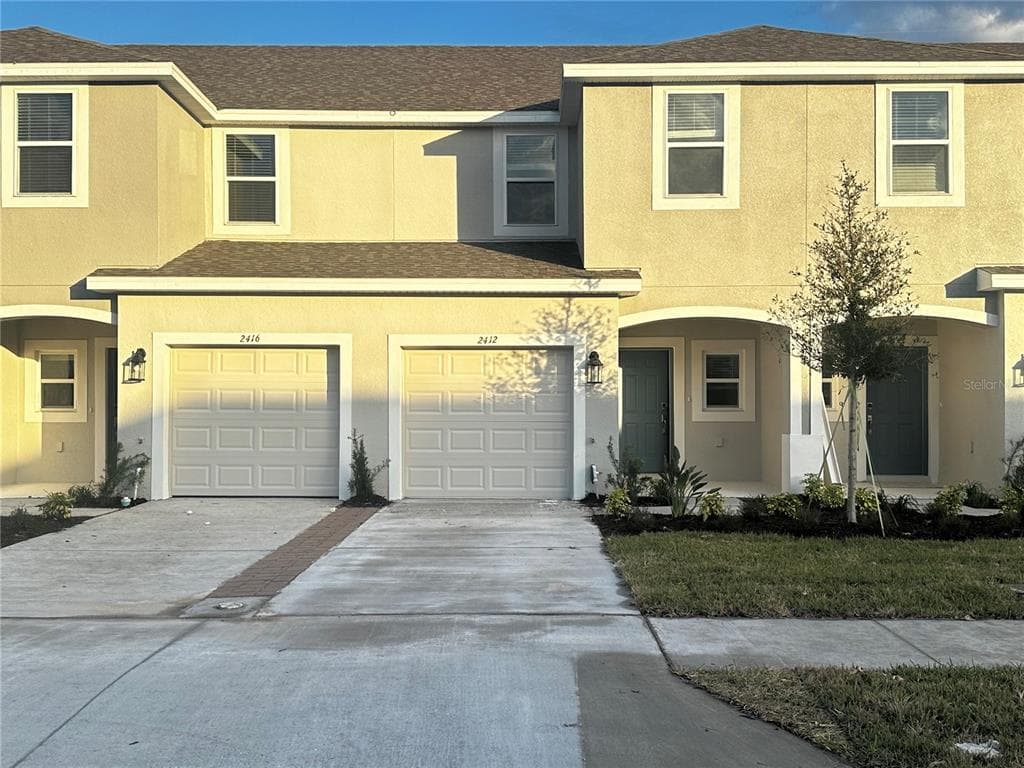 2412 PARAVANE WAY WESLEY CHAPEL, FL 33543