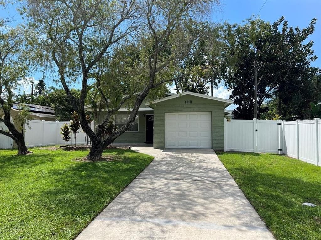 1810 MICHIGAN AVENUE NE ST PETERSBURG, FL 33703