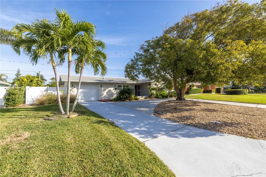 109 24TH STREET BELLEAIR BEACH, FL 33786