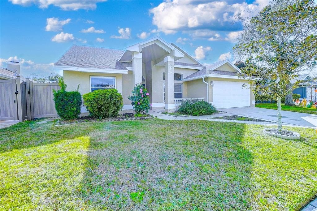 515 VILLAGE DRIVE TARPON SPRINGS, FL 34689