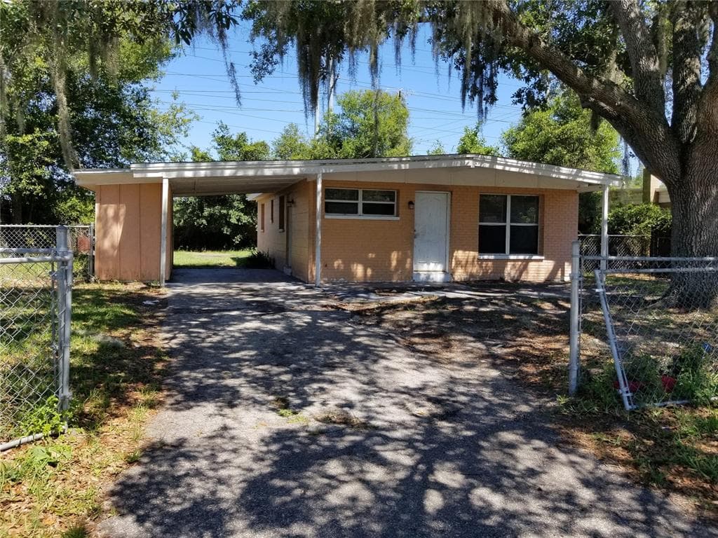 2912 SAMPLE LOOP TAMPA, FL 33619