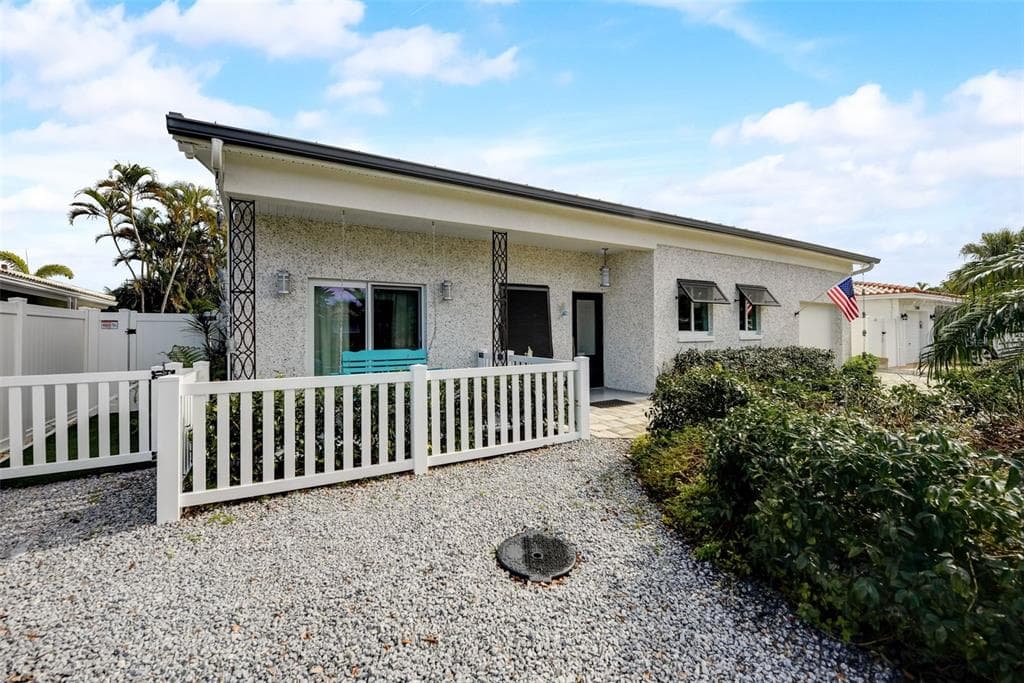 17353 KENNEDY DRIVE NORTH REDINGTON BEACH, FL 33708