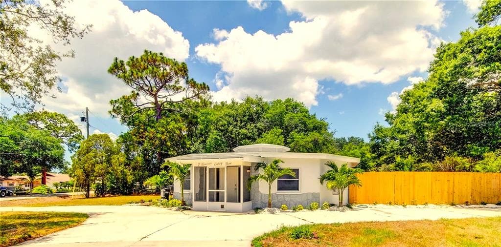 1989 LORRAINE ROAD LARGO, FL 33774