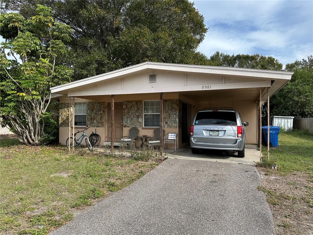 8561 MOCKINGBIRD LANE SEMINOLE, FL 33777