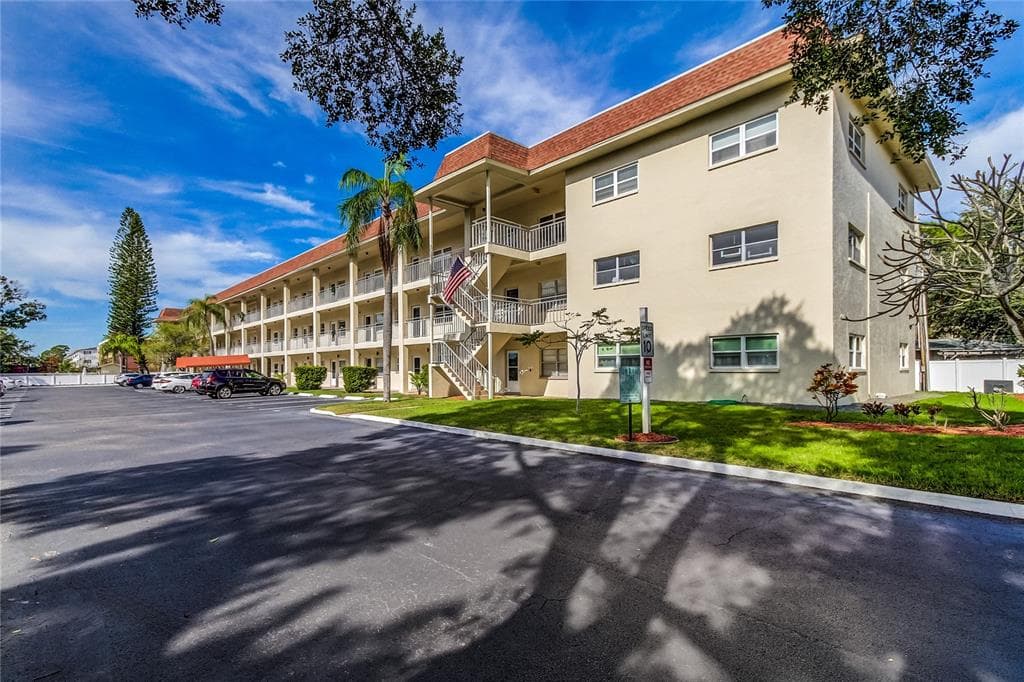 4000 3RD STREET N UNIT 203 ST PETERSBURG, FL 33703