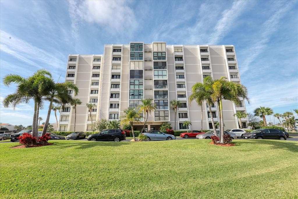 855 BAYWAY BOULEVARD UNIT 308 CLEARWATER, FL 33767