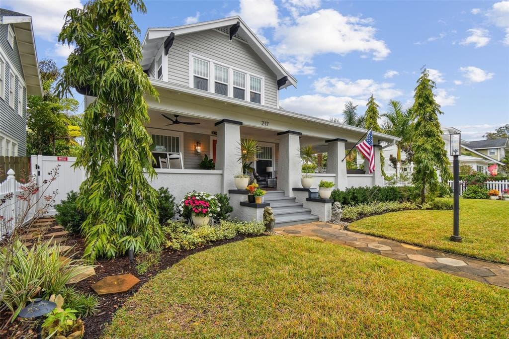 217 10TH AVENUE NE ST PETERSBURG, FL 33701