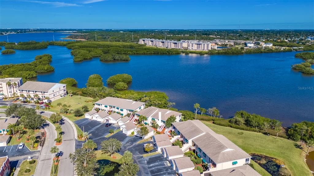 6533 99TH WAY N UNIT 19D ST PETERSBURG, FL 33708